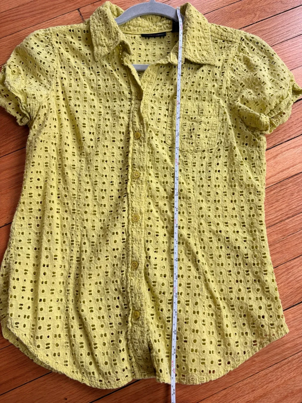 New York & Company Lightweight Lime Eyelet Button-Up Shirt - Women Size M